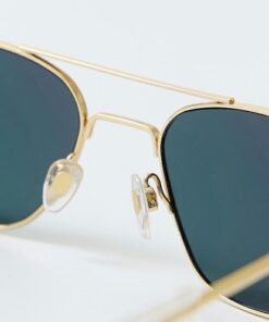 Classic Men's Aviator Sunglasses - Image 3